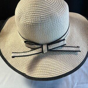 Vintage 90s Women's Straw Sun Hat Woven Beach Garden ~ Tan w/Black Trim